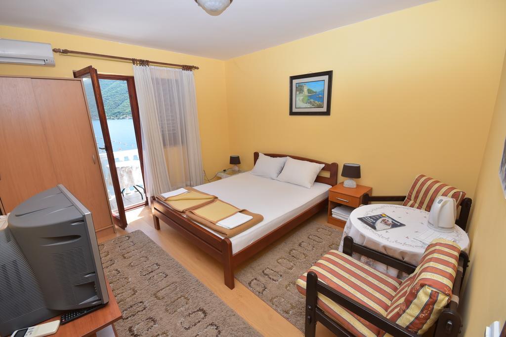 Apartments Biga Donji Morinj Cameră foto
